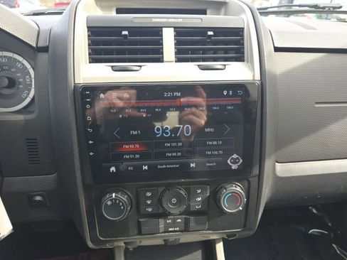 Used 2011 Ford Escape XLT w/ Class II Trailer Tow Pkg image 14