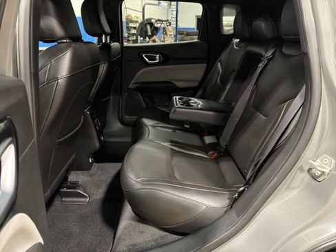 Used 2024 Jeep Compass Limited image 17