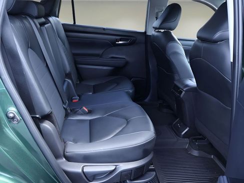 Certified 2025 Toyota Highlander XLE image 20