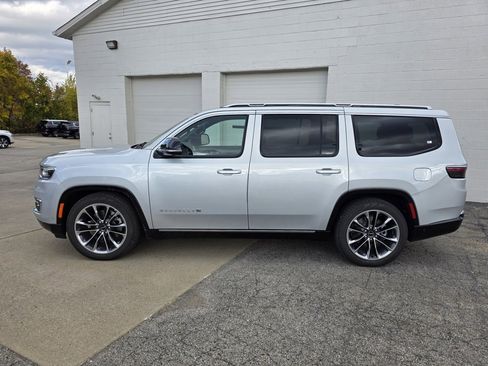 New 2025 Jeep Wagoneer Series III w/ Premium Group I image 8