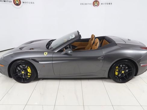 Used 2018 Ferrari California T image 42