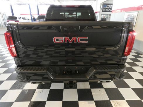 Used 2024 GMC Sierra 1500 AT4 w/ AT4 Preferred Package image 5