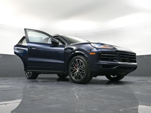 New 2026 Porsche Cayenne S image 38
