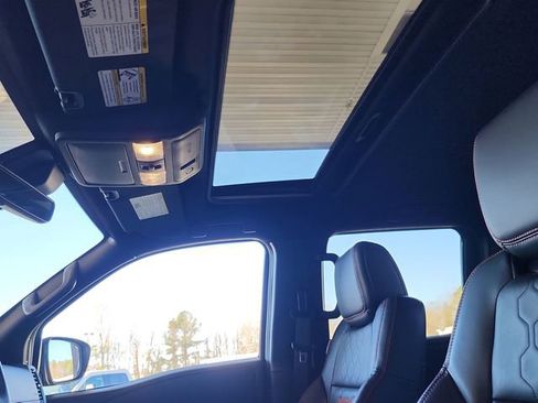 Used 2024 Nissan Frontier PRO-4X w/ Pro Premium Package image 15