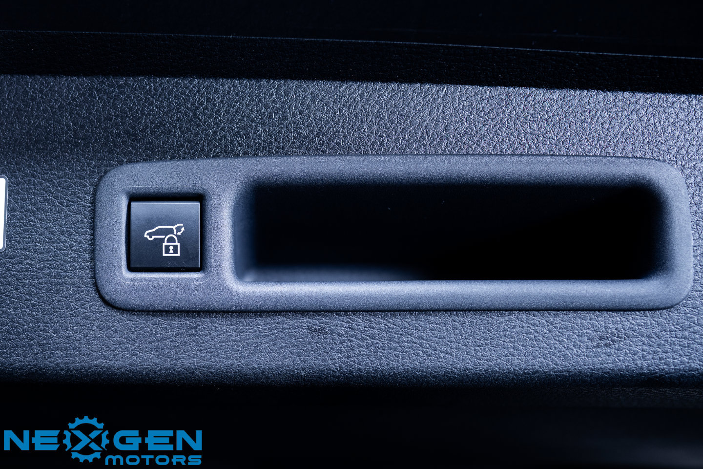 Used 2025 Toyota Sienna XLE Woodland Edition AWD/4WD image 37