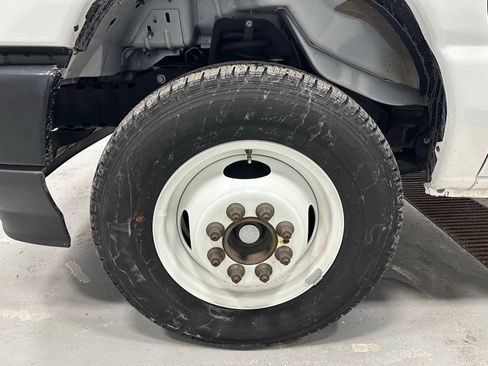 Used 2024 Ford E-350 and Econoline 350 Super Duty image 45