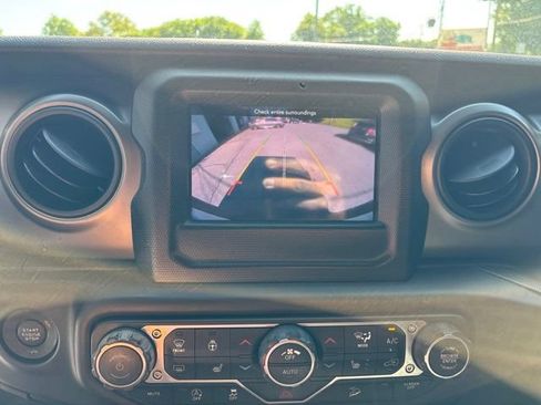 Used 2018 Jeep Wrangler Unlimited Sport S AWD/4WD image 16