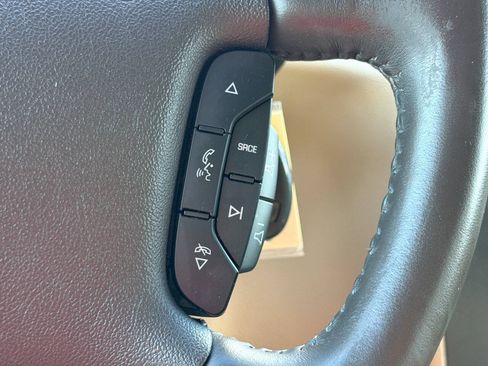 Used 2011 Buick Lucerne CXL FWD image 28