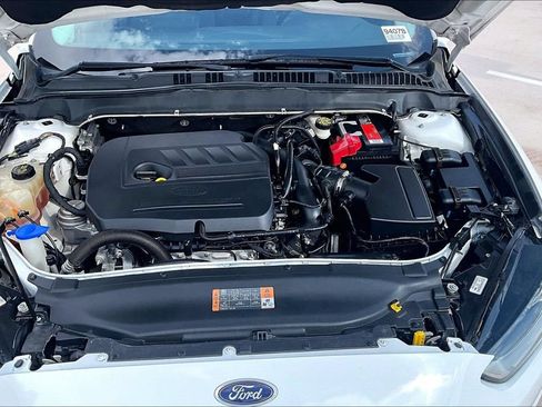 Used 2016 Ford Fusion SE w/ Equipment Group 202A FWD image 10