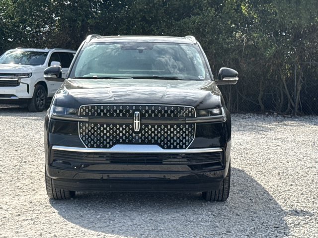Used 2026 Lincoln Navigator Reserve AWD/4WD image 2
