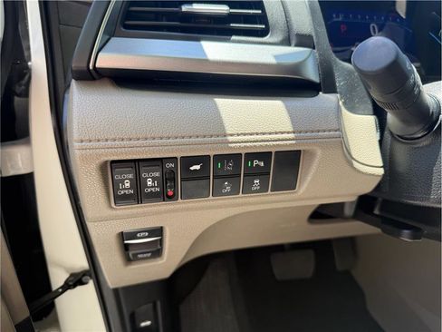 Used 2019 Honda Odyssey Touring image 13
