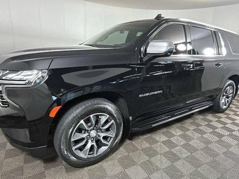 Used 2023 Chevrolet Suburban LT w/ LT Signature Plus Package AWD/4WD image 7