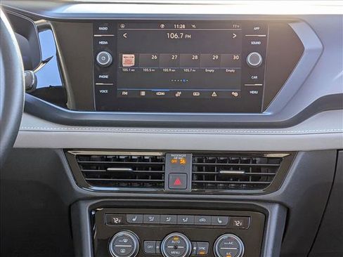 Used 2024 Volkswagen Taos SE image 14