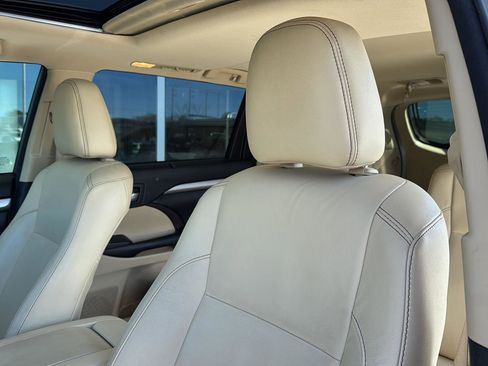 Used 2018 Toyota Highlander XLE image 26
