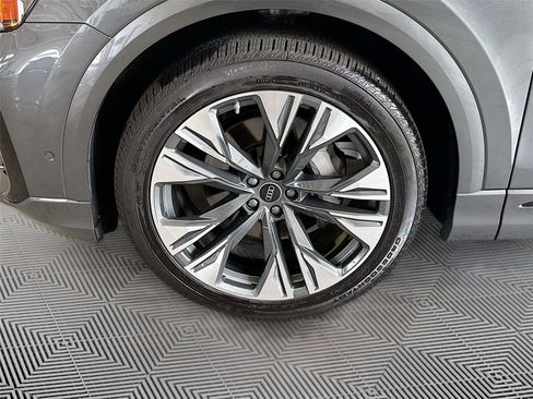 Certified 2026 Audi Q8 Premium Plus w/ Premium Plus Package AWD/4WD image 32