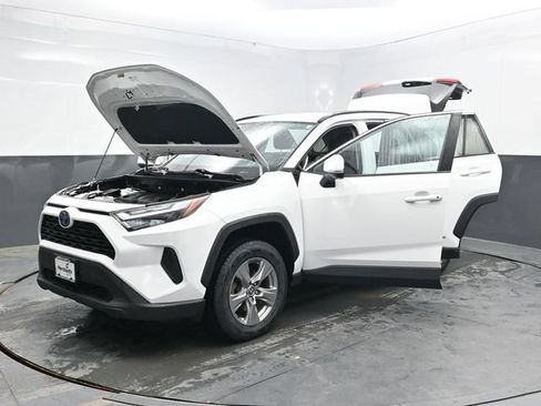 Used 2022 Toyota RAV4 XLE AWD/4WD image 47