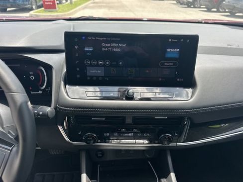 Used 2025 Nissan Rogue SL w/ SL Premium Package FWD image 17