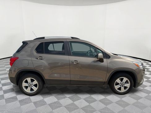 Used 2021 Chevrolet Trax LT FWD image 7