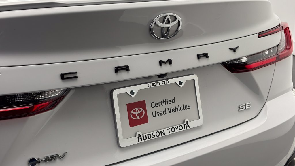 Used 2025 Toyota Camry SE FWD image 8