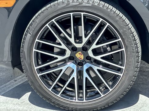 Used 2026 Porsche Macan AWD/4WD image 26