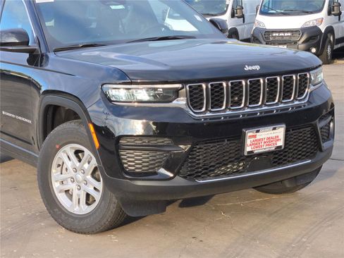 New 2025 Jeep Grand Cherokee Laredo w/ MOPAR Finishing Package image 2