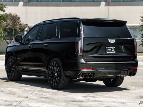 Used 2026 Cadillac Escalade V w/ LPO, ONYX Package AWD/4WD image 11