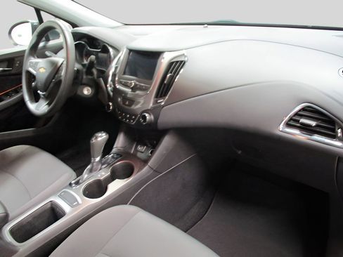 Used 2019 Chevrolet Cruze LT image 20