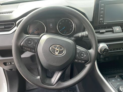 Used 2021 Toyota RAV4 LE image 3