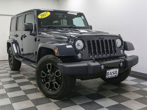 Used 2017 Jeep Wrangler Unlimited Sahara AWD/4WD image 2