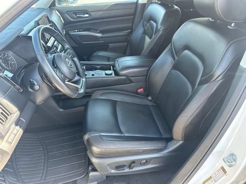 Used 2023 Nissan Pathfinder SL w/ Black Appearance Package AWD/4WD image 11