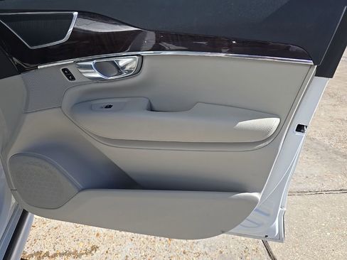 Used 2019 Volvo XC90 T6 Momentum w/ Protection Package Premier image 34