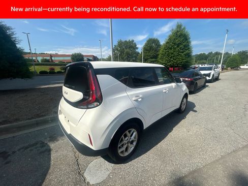 Used 2024 Kia Soul LX w/ Option Group 015 FWD image 7