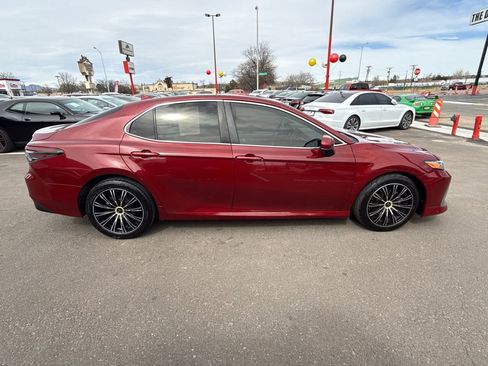 Used 2022 Toyota Camry LE image 8