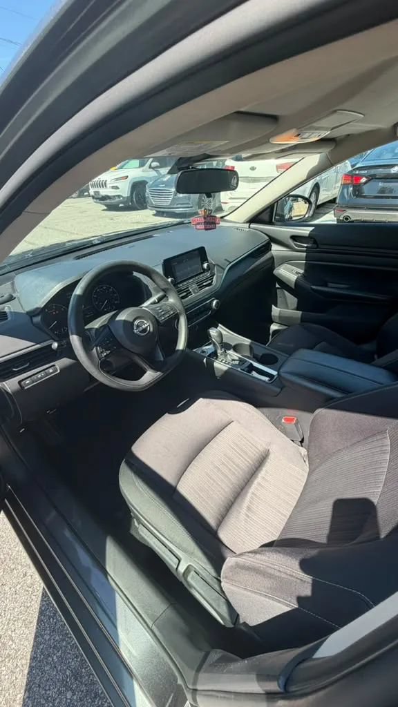 Used 2024 Nissan Altima 2.5 S FWD image 9