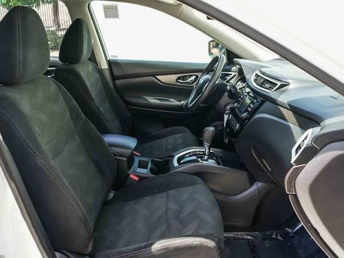 Used 2016 Nissan Rogue S FWD image 16