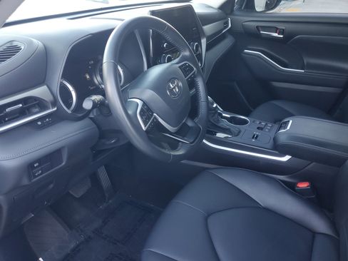 Used 2024 Toyota Highlander XLE image 14