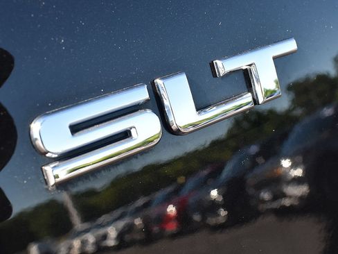 Used 2019 GMC Acadia SLT AWD/4WD image 17
