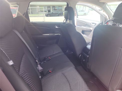 Used 2019 Dodge Journey SE w/ Connectivity Group FWD image 21