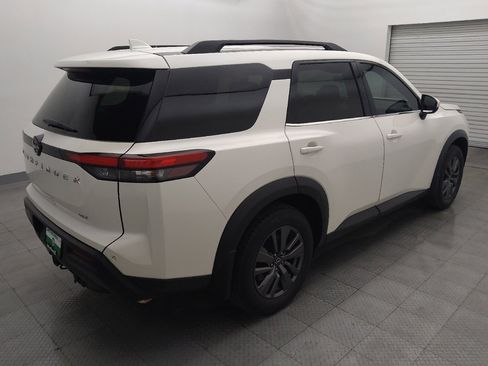 Used 2022 Nissan Pathfinder SV w/ SV Premium Package image 9