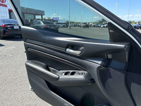 Used 2020 Nissan Altima 2.0 SR FWD image 12