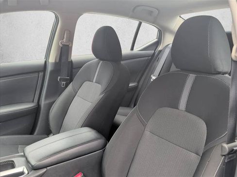 Used 2025 Nissan Sentra SV FWD image 11