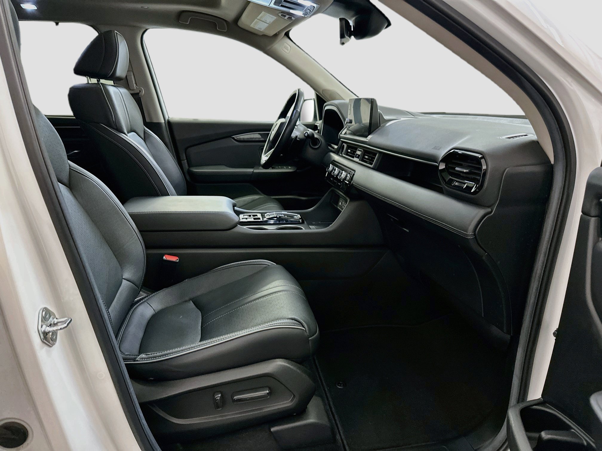 Used 2025 Honda Pilot Elite image 34