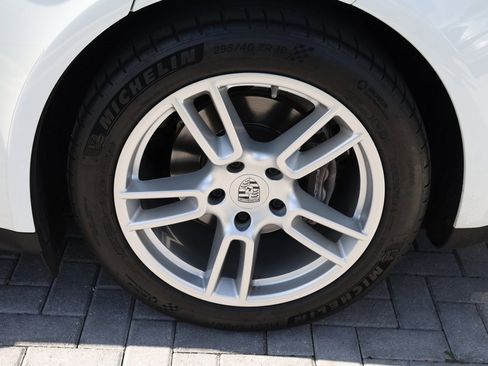 Used 2018 Porsche Panamera w/ Premium Package image 47