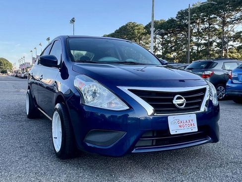 Used 2018 Nissan Versa SV image 3