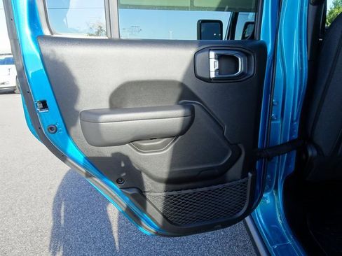 Used 2024 Jeep Wrangler Unlimited image 14