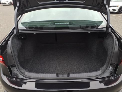 Used 2024 Volkswagen Jetta SE FWD image 8