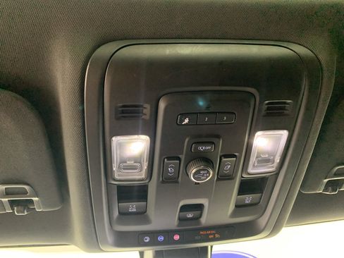 Used 2021 Chevrolet Tahoe Premier w/ Premium Package AWD/4WD image 28