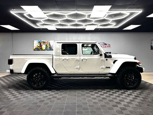 Used 2023 Jeep Gladiator Overland image 16