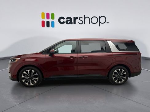 Used 2024 Kia Carnival EX image 2