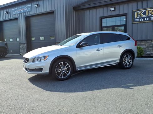 Used 2015 Volvo V60 T5 Cross Country w/ Climate Package AWD/4WD image 4